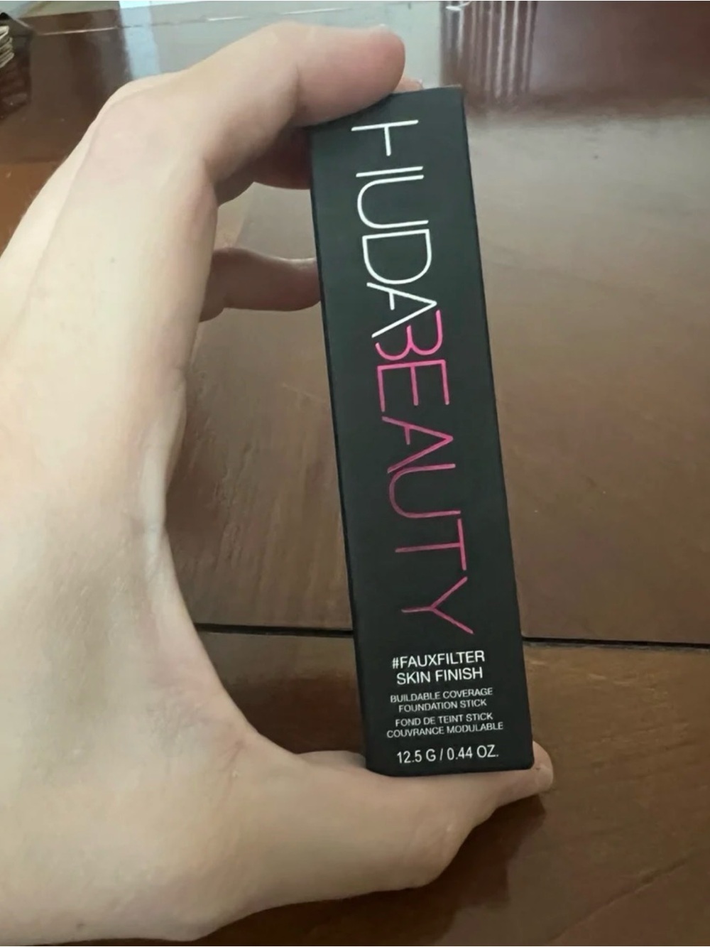 HUDA BEAUTY Concealer/Finish Stick - 245B Peaches N Cream